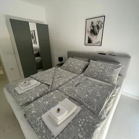 Lina Apartment *